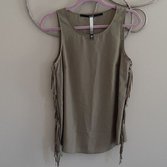 Kensie fringe tank  - Picture 1 of 5